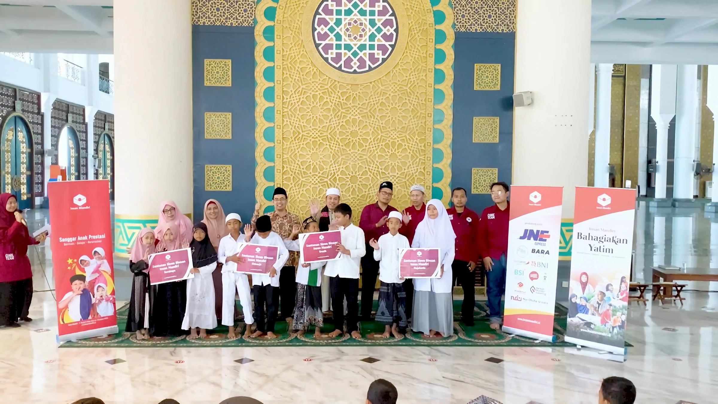 Bahagiakan Yatim Muharram 1445 H