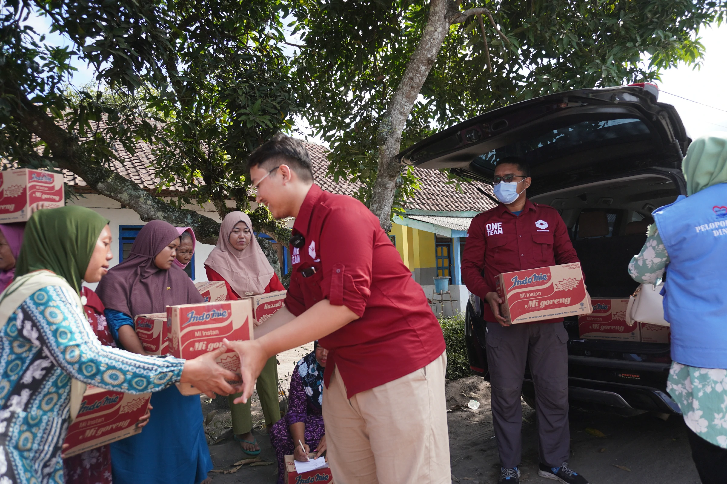 Distribusi Bantuan Kemanusiaan Lumajang
