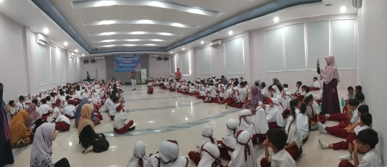 Safari Berkisah Bersama Kak Aji: Ajak Siswa SDIT Nurul Hikmah Bertanggung Jawab
