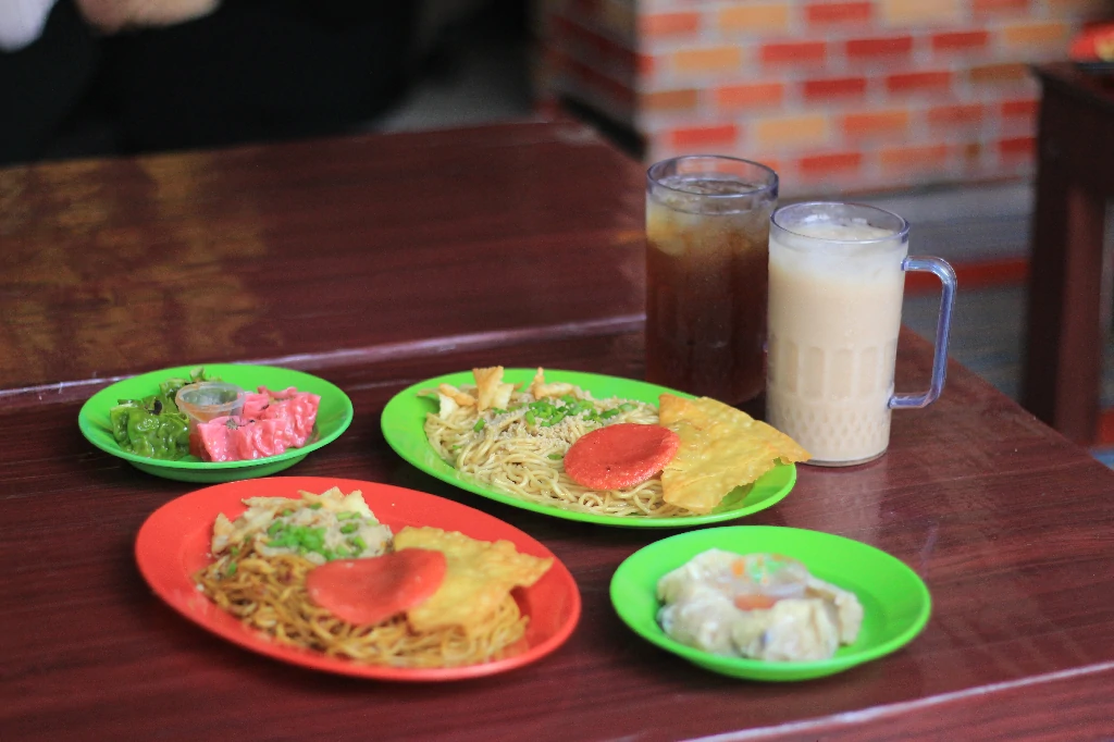 Mie Teman Akrab: Lebih dari Sekadar Mie, Kisah Inspiratif di Setiap Piring