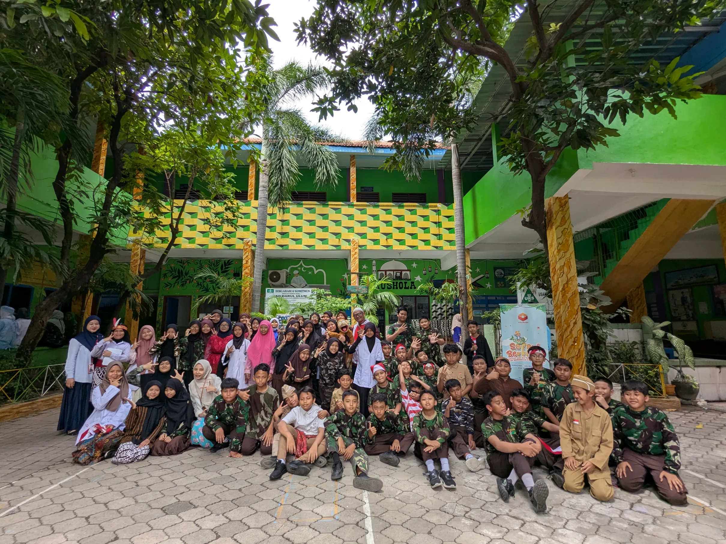 Semarak Hari Pahlawan, Insan Mandiri Gelar Safari Berkisah di SD Darul Ulum Kebonsari Surabaya