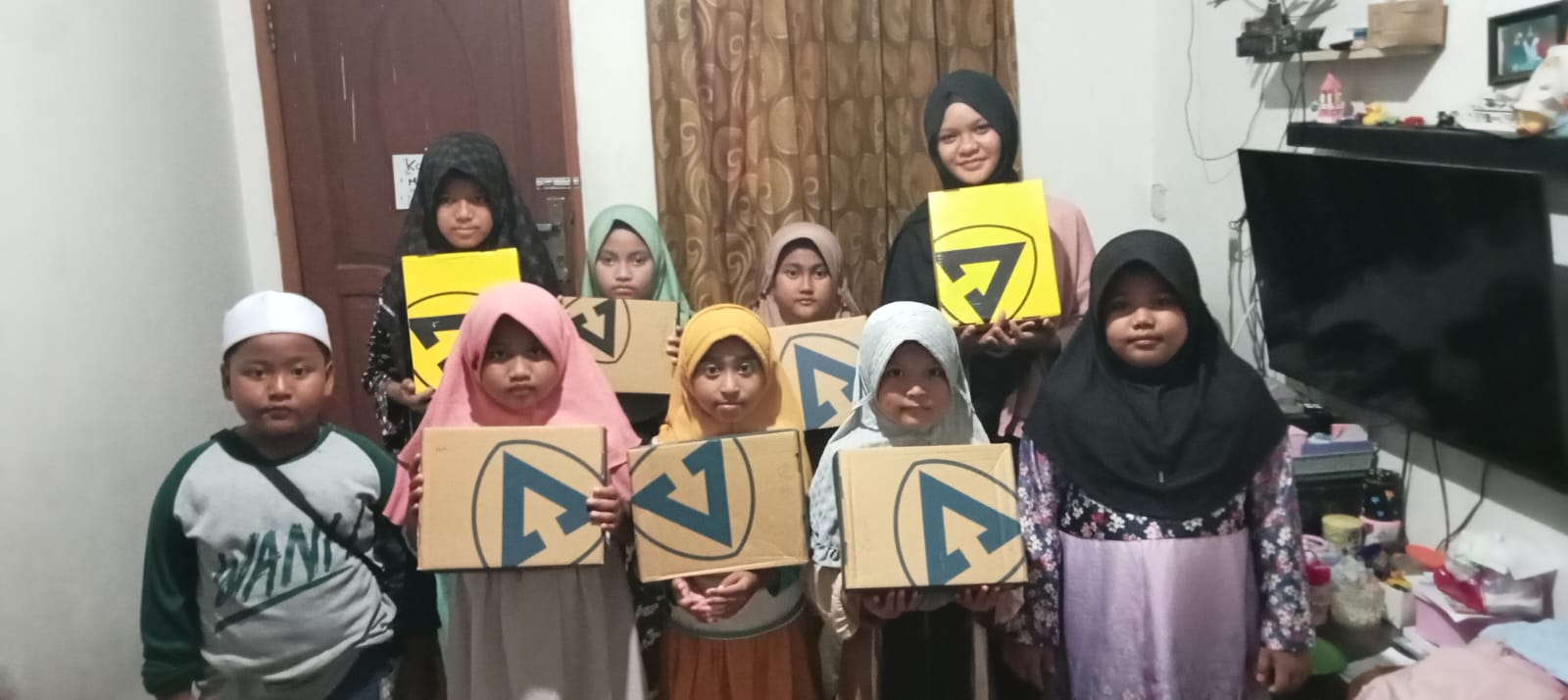 Sepatu Baru untuk Yatim dan Dhuafa