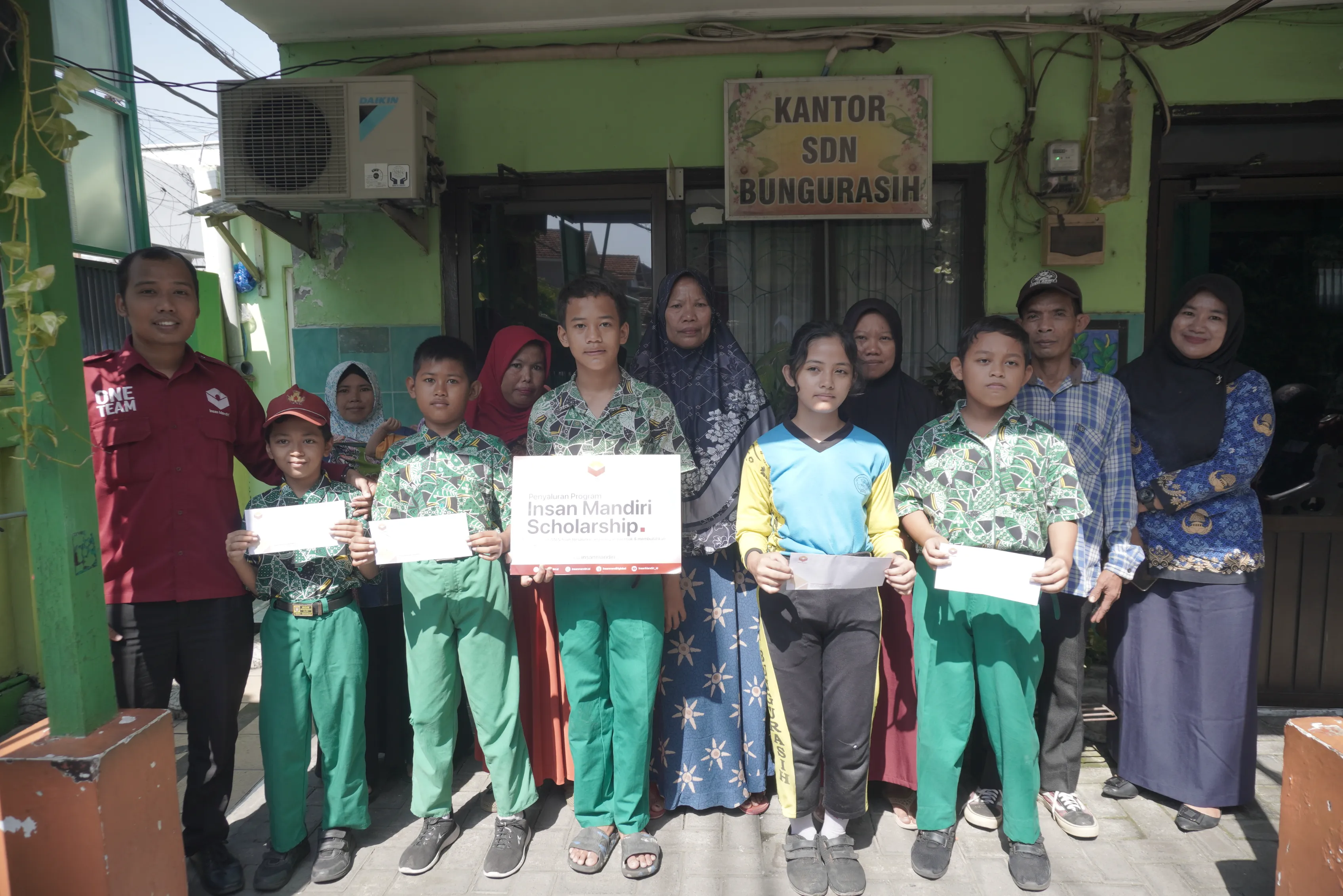 IMAN Scholarship Hadir di SDN Bungurasih Sidoarjo, Dukung Pendidikan Anak-Anak Dhuafa