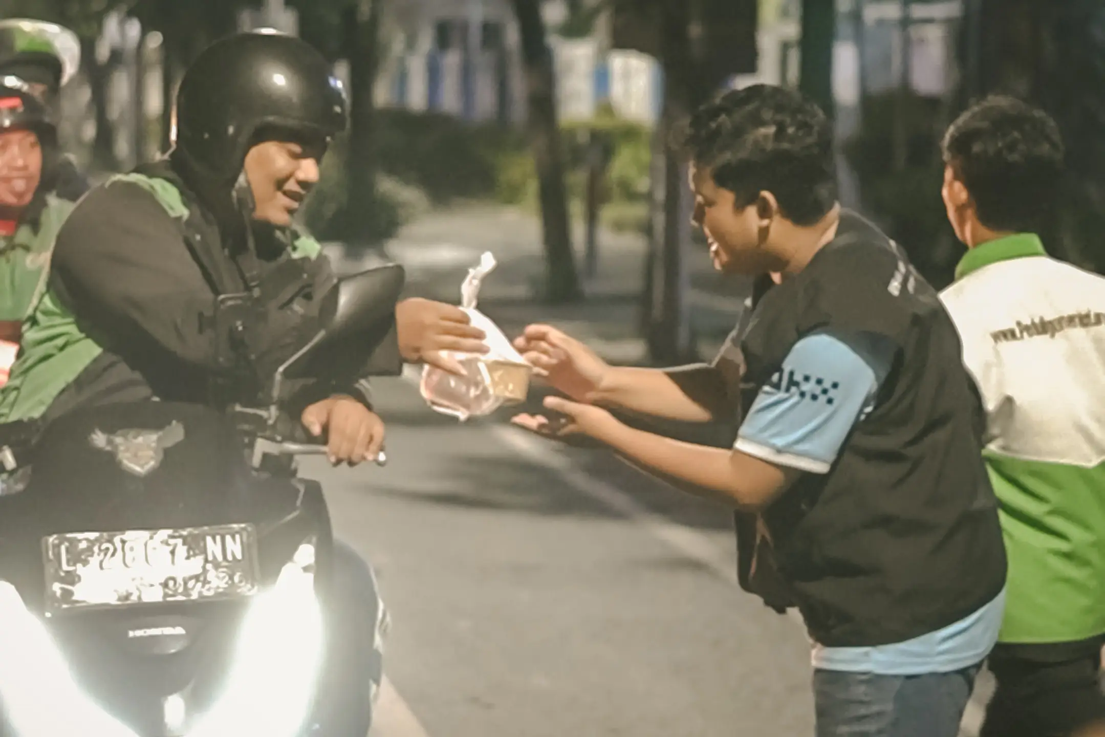 Sahur On The Road, Insan Mandiri Hadirkan Kepedulian Dini Hari di Surabaya