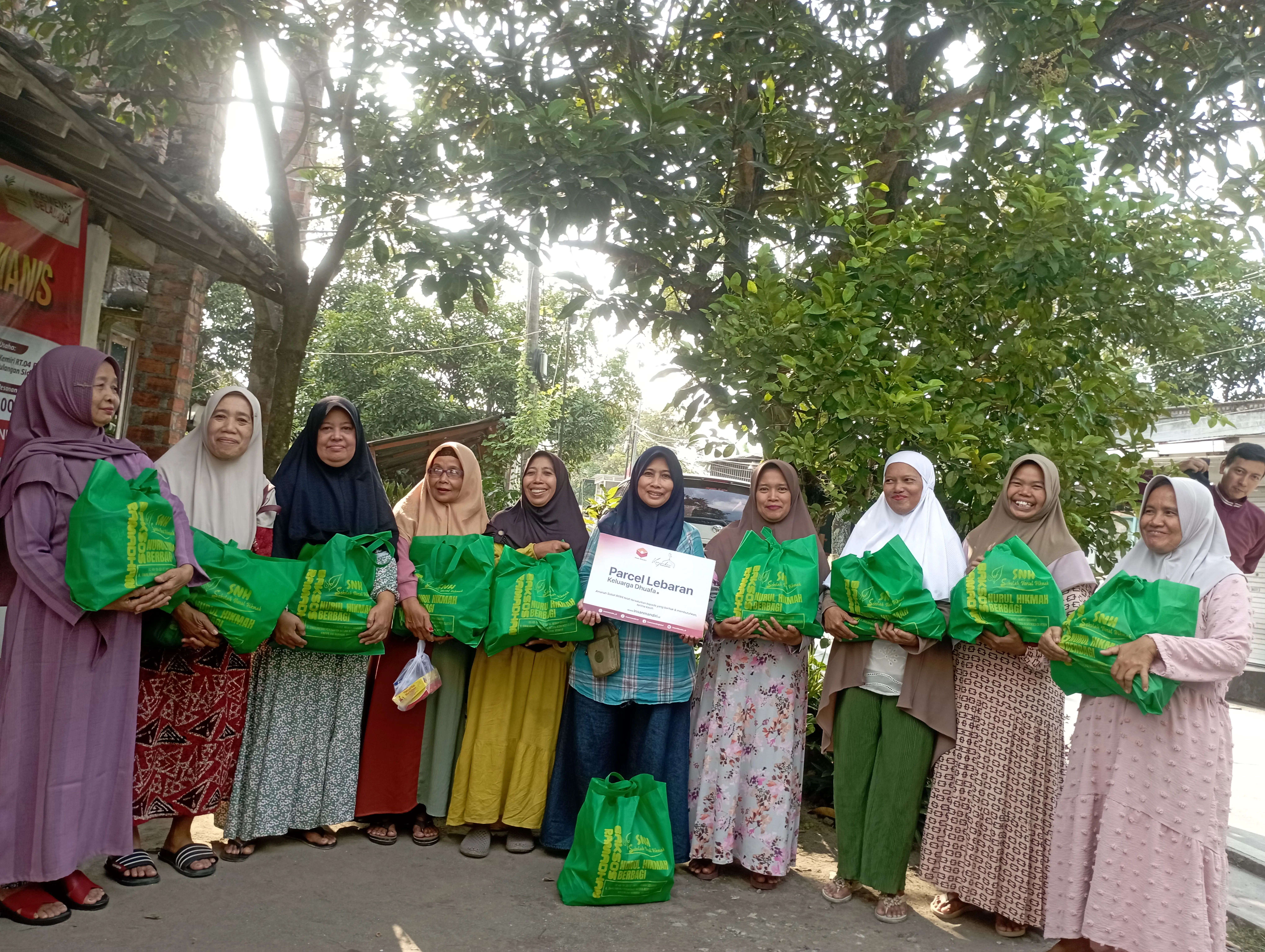 Insan Mandiri Salurkan 50 Bingkisan Lebaran untuk Bunda Yatim Dhuafa Sidoarjo