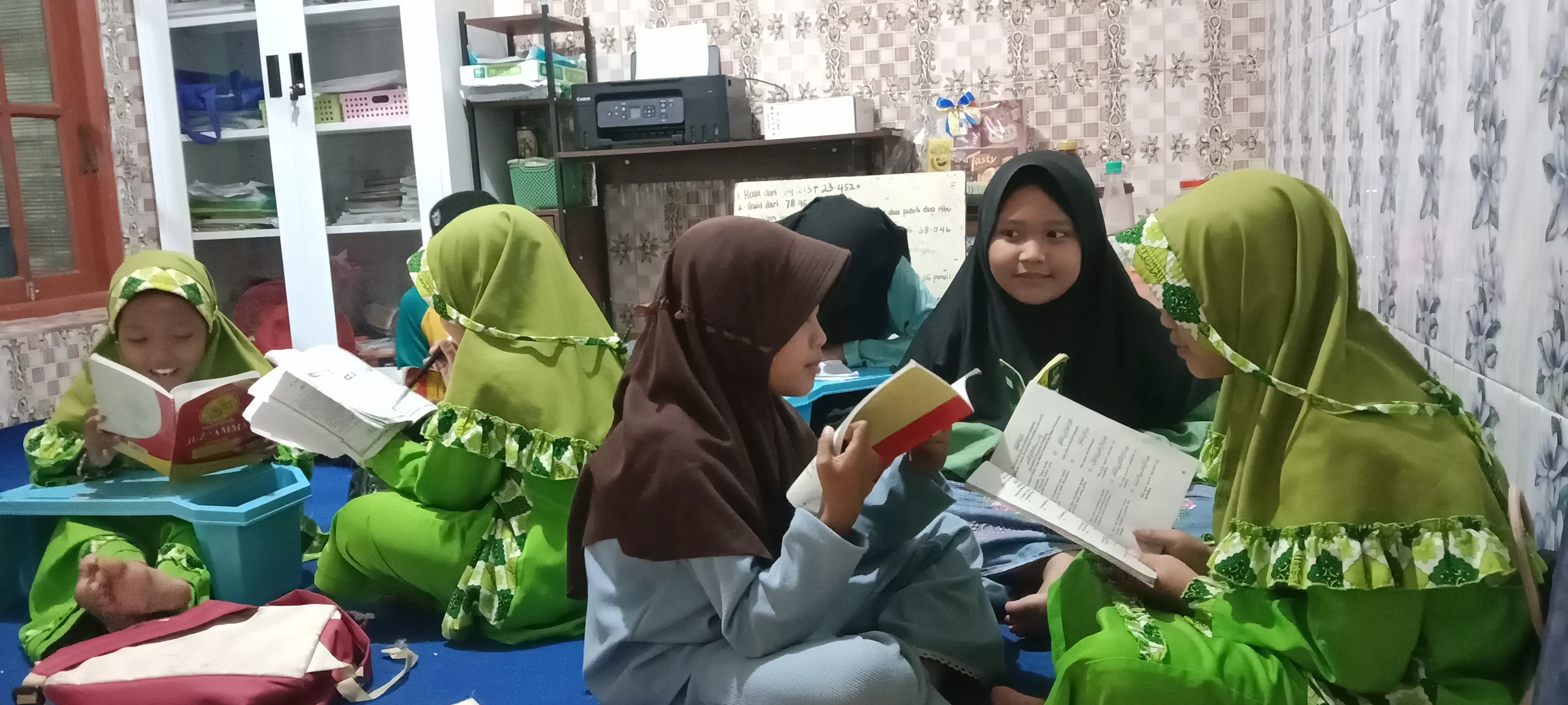 Anak Binaan Rumah Belajar Prambon 2 Gelar Mujahadah dan Hafalan Surat Pendek untuk Doakan Para Donatur