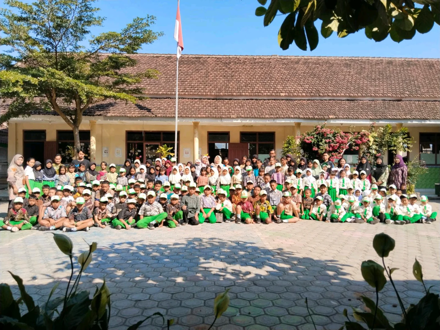 Insan Berkisah Meriahkan MPLS di SDN Sumberagung 2, Ciptakan Pengalaman Belajar Menyenangkan