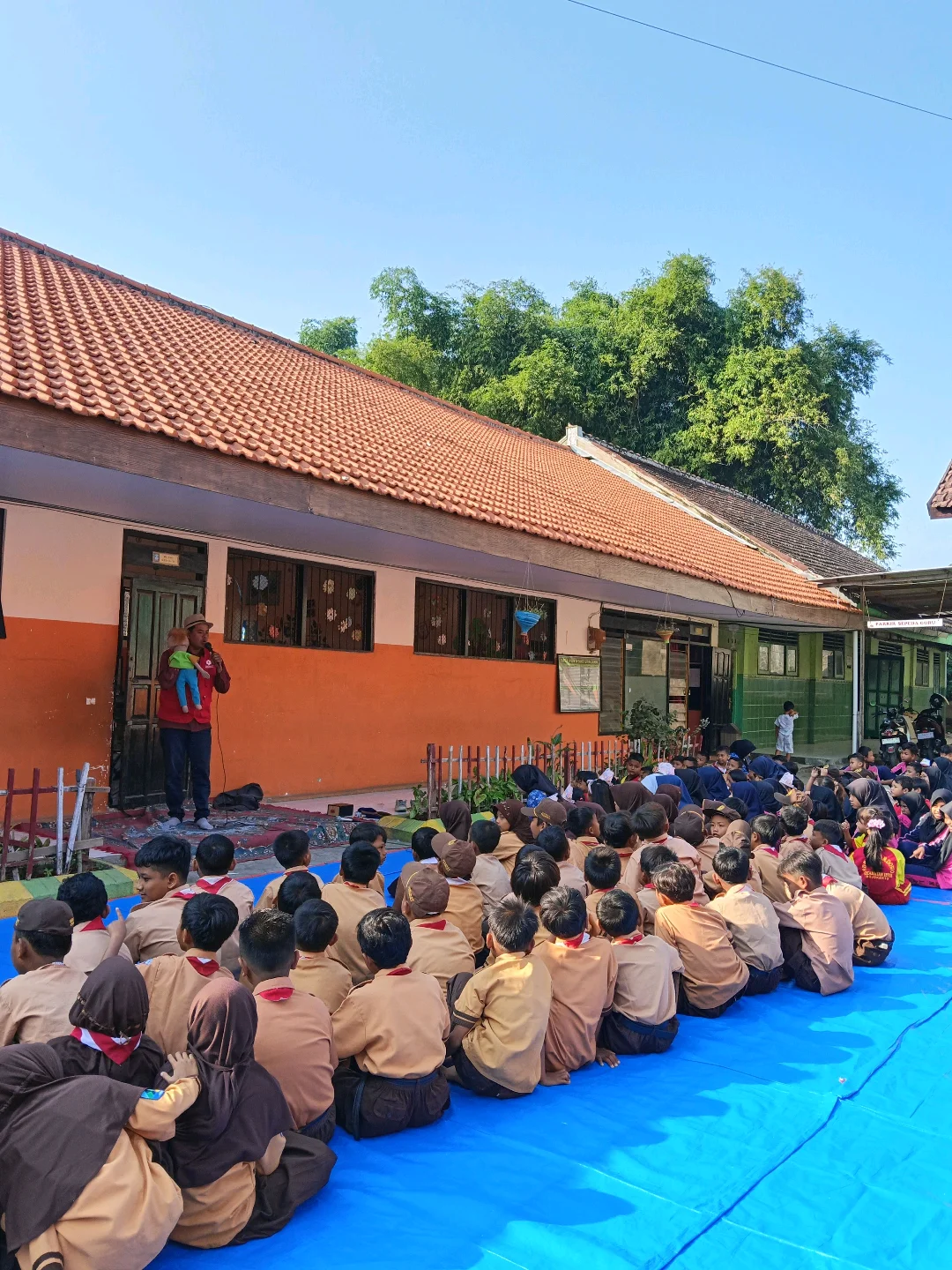 Penutupan MPLS SDN Lakardowo Meriah dengan Insan Berkisah dan Parenting Inspiratif