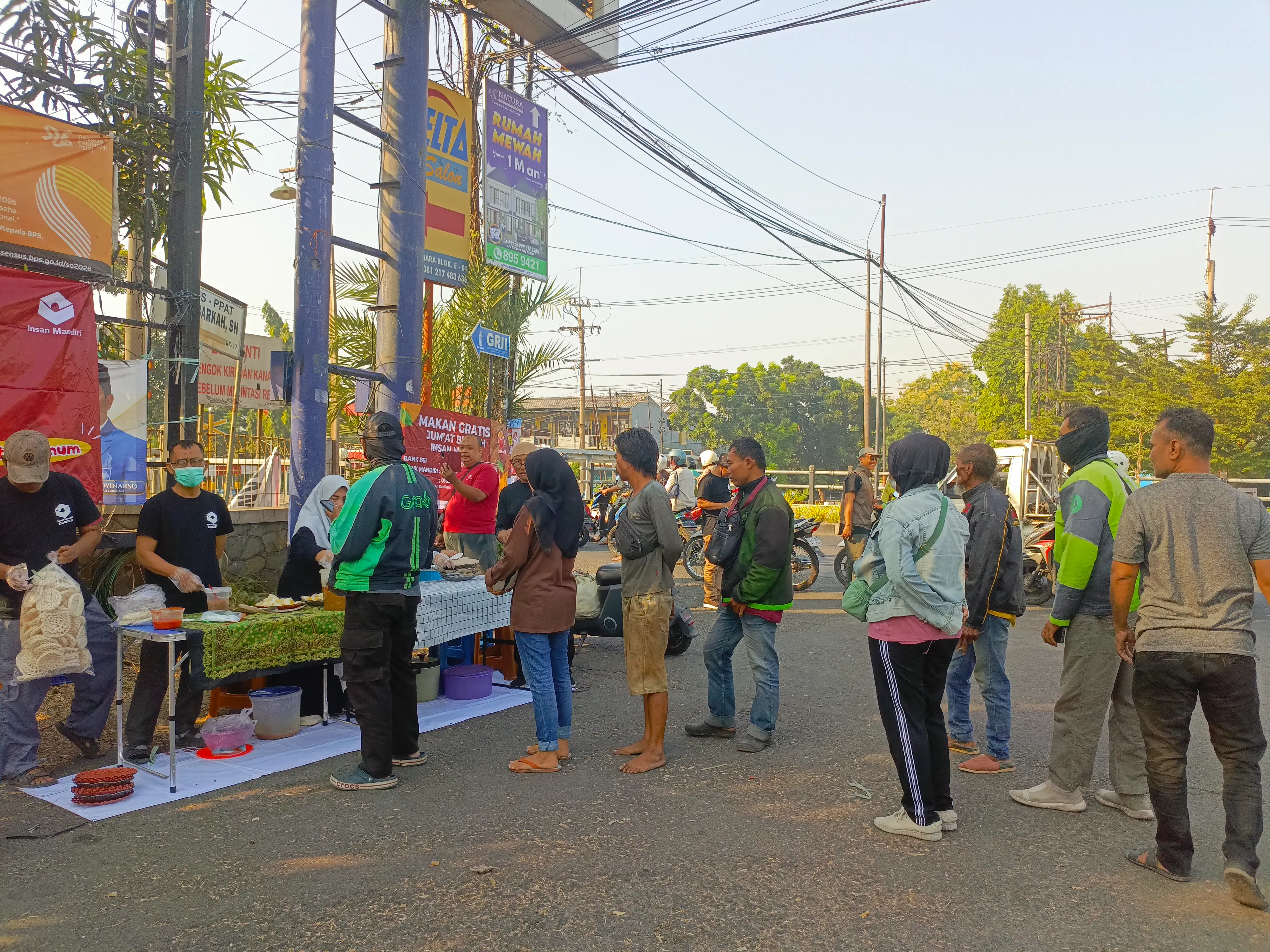 Jumat Berkah Insan Mandiri Sidoarjo: Berbagi 135 Porsi Makanan untuk Masyarakat