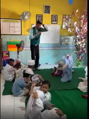 Insan Berkisah Meriahkan Peringatan Maulid Nabi di TK DWP Bakung Temenggungan Sidoarjo