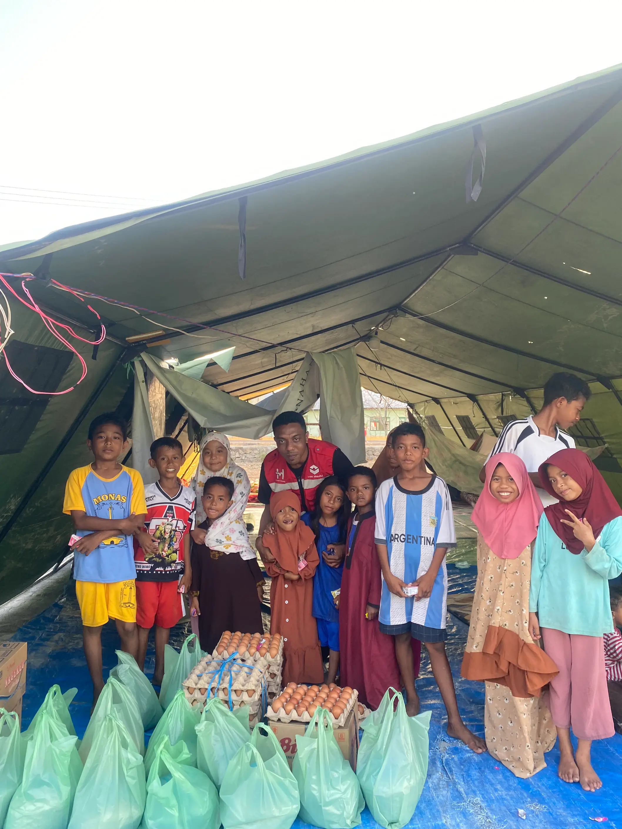 Bantuan Kemanusiaan NTT, Insan Mandiri Salurkan Bantuan Logistik Bagi Keluarga Terdampak Gempa di Nagekeo