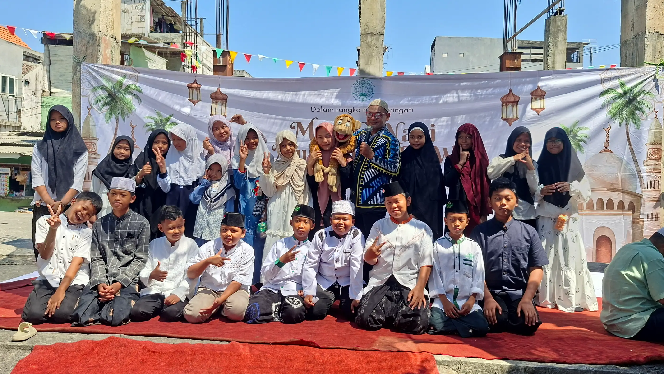 Insan Berkisah Kenalkan Keteladanan Rasulullah dan Semangat Berbagi untuk Penyitas Bencana Alam NTT di SD Istiqbal Surabaya