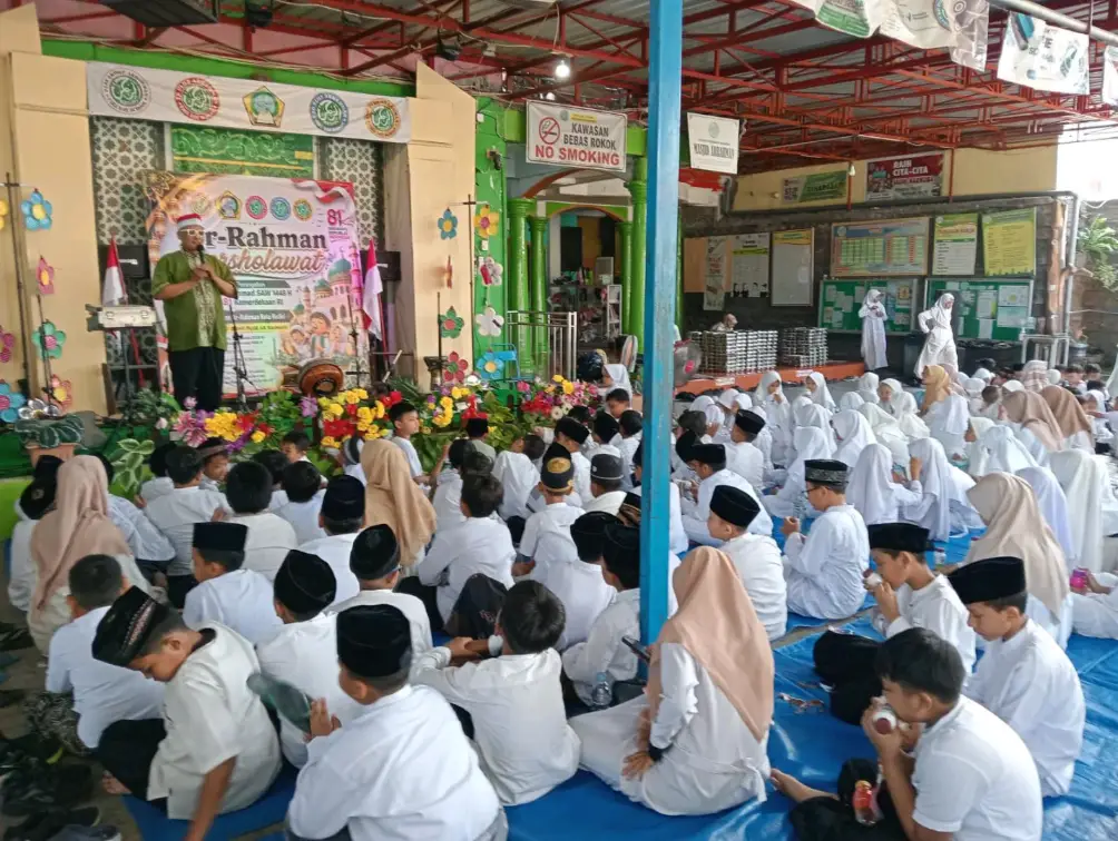 Semarakkan Peringatan Maulid Nabi dengan Insan Berkisah Interaktif  di SD Plus Ar Rahman Kediri