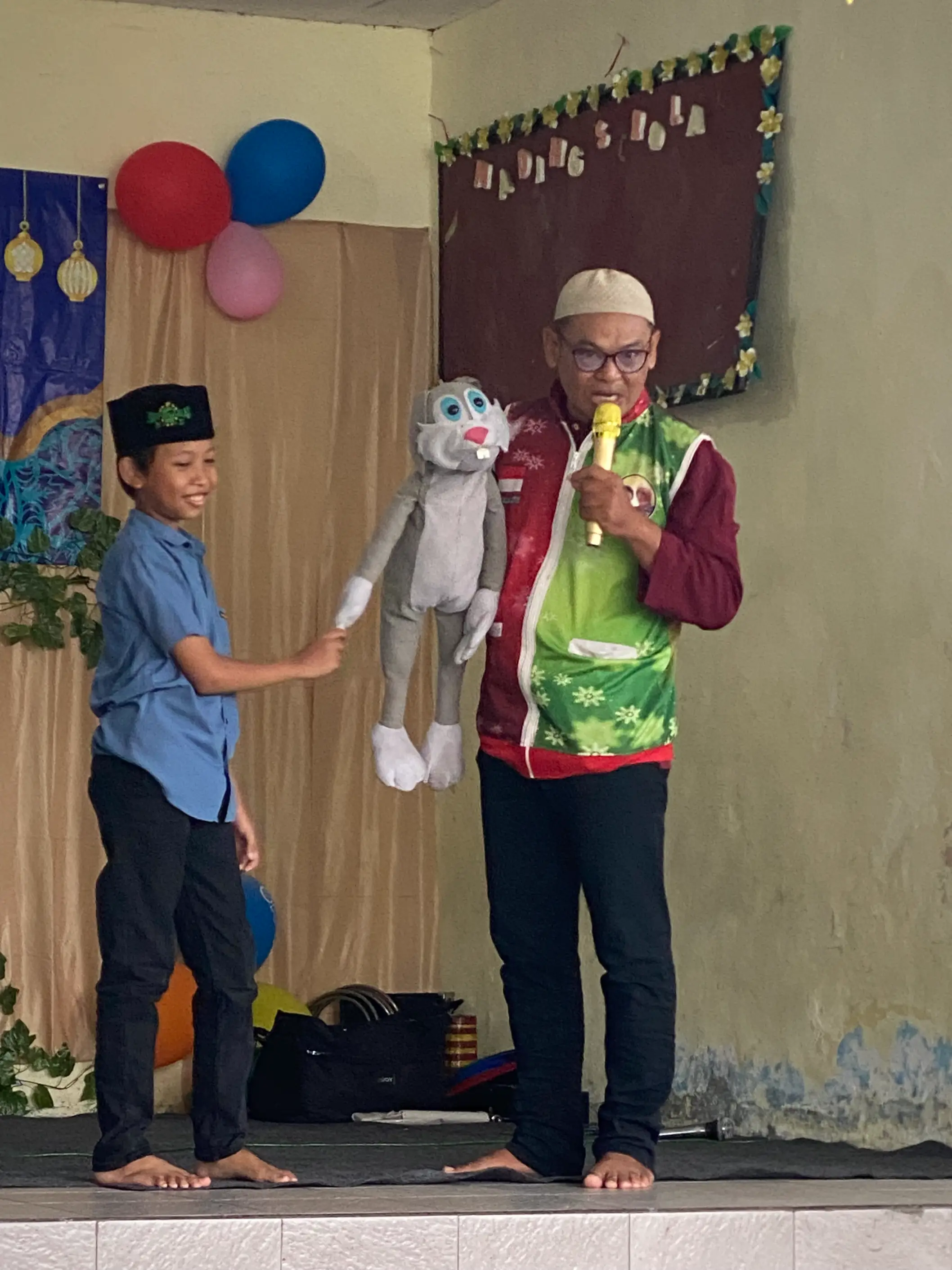  Tanamkan Keteladanan dan Semangat Berbagi Melalui Insan Berkisah di SD Pakis Jaya