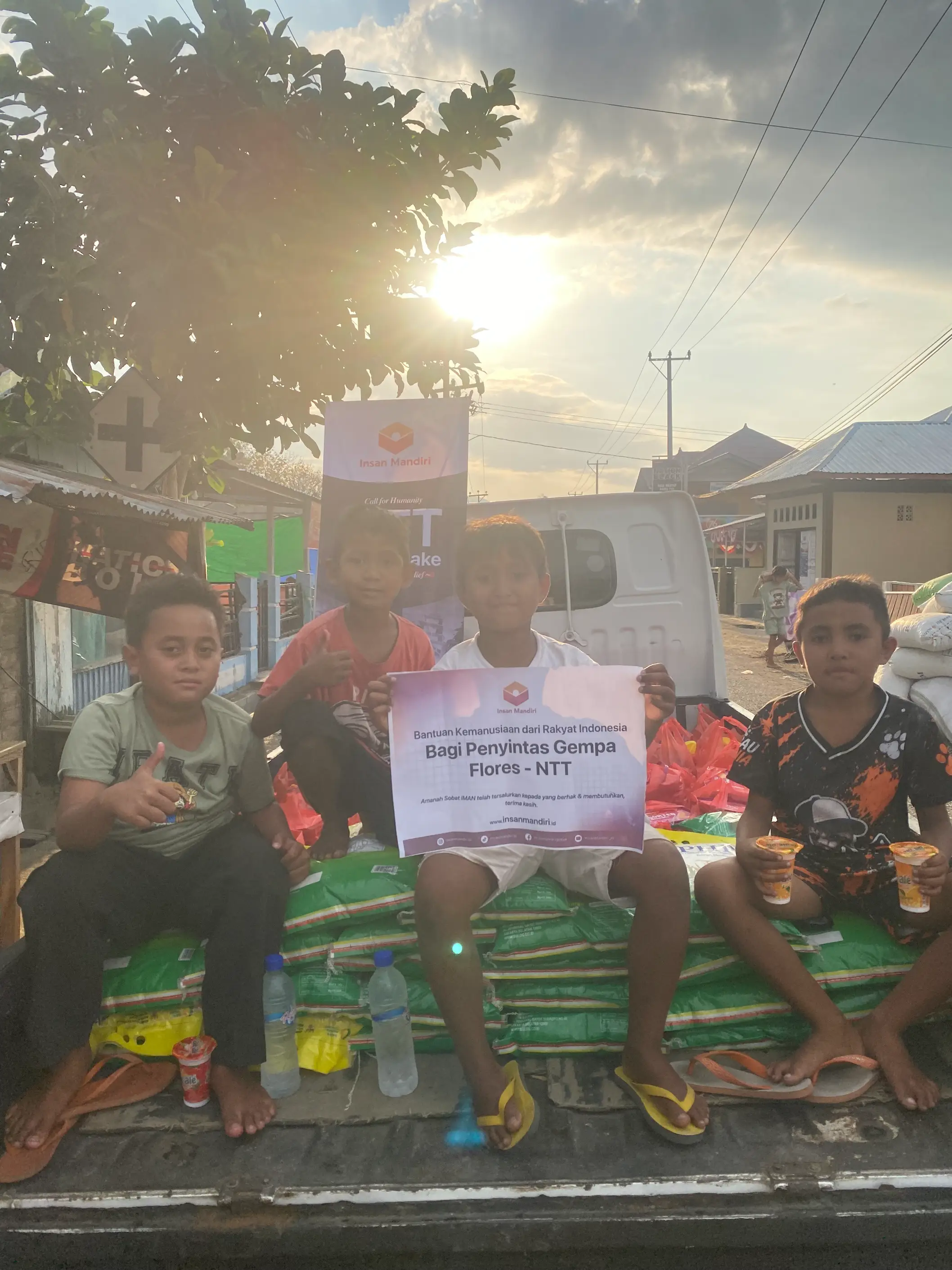 Insan Mandiri Kembali Salurkan Bantuan untuk Penyintas Gempa di Kampung Nunang Flores NTT