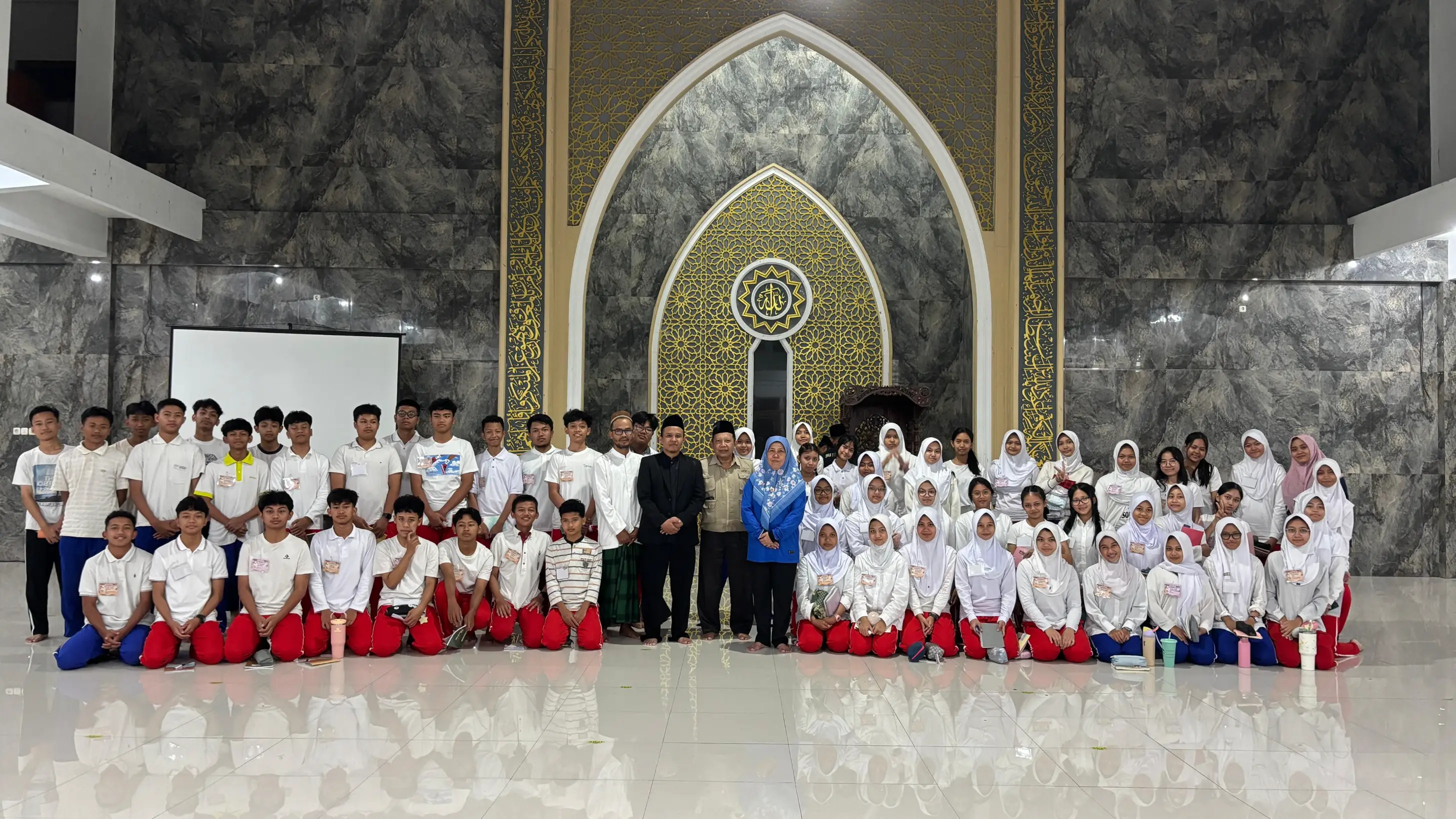 Insan Mandiri Perkuat Karakter Siswa SMA Negeri 1 Sidoarjo melalui ESQ