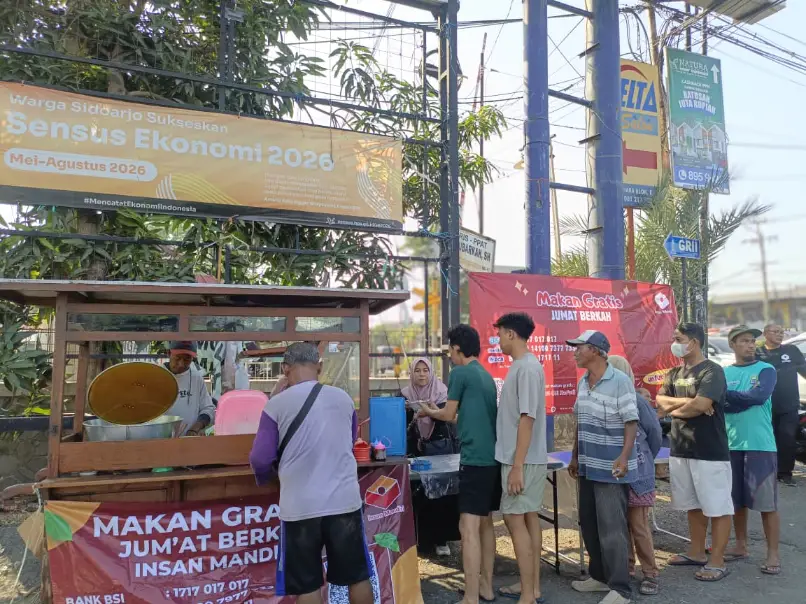 Jumat Berkah Insan Mandiri Sidoarjo Borong 100 Porsi Soto untuk Berbagi
