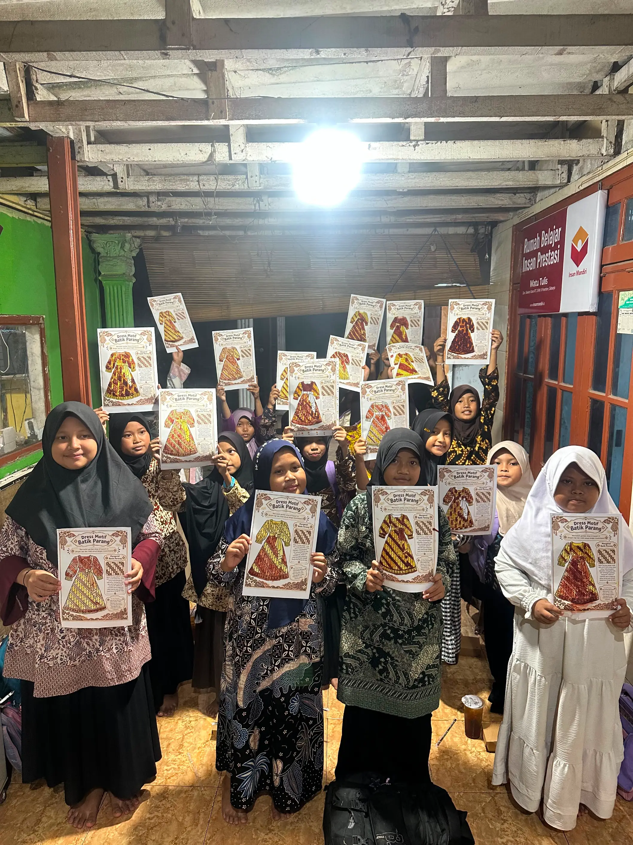 Memperingati Hari Batik Nasional, Rumah Belajar Prambon 2 Ajak Anak Berkarya