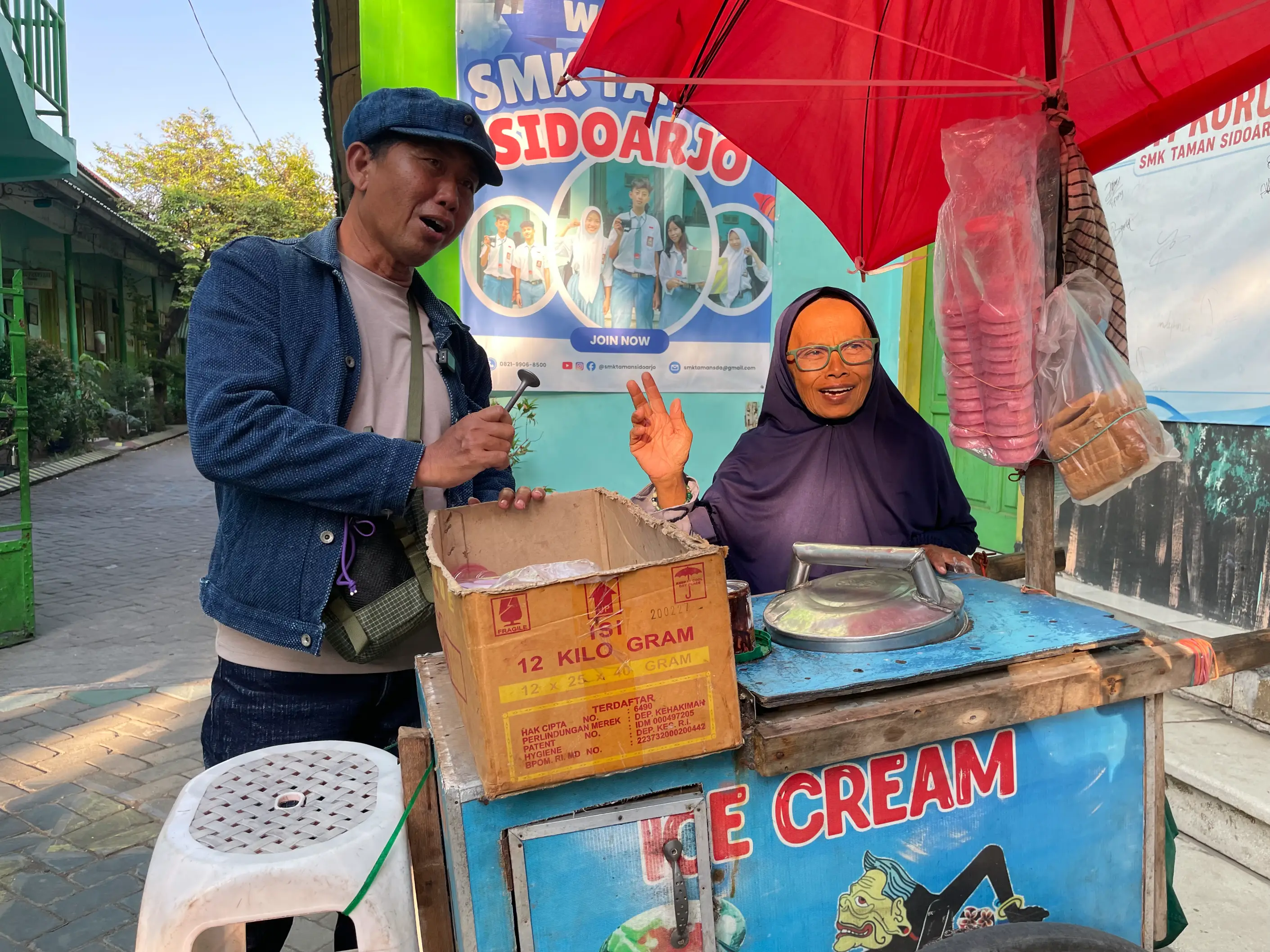 Borong Dagangan Pedagang, Insan Mandiri Tebarkan Manfaat di Pasar Sepanjang
